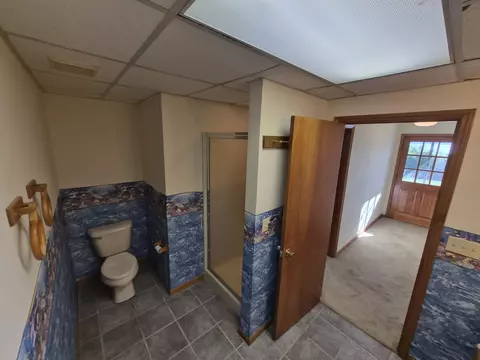 Bath - 189 Hardy Ct, Penhook, VA 24137 photo 4 of 5