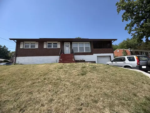 325 Corbin Cir NW, Roanoke, VA 24017