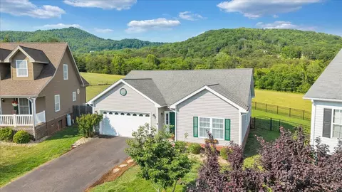 2725 Paddington Station Ln, Vinton, VA 24179