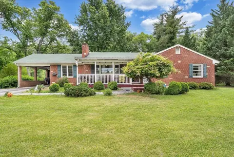 1028 Tremont Rd, Salem, VA 24153