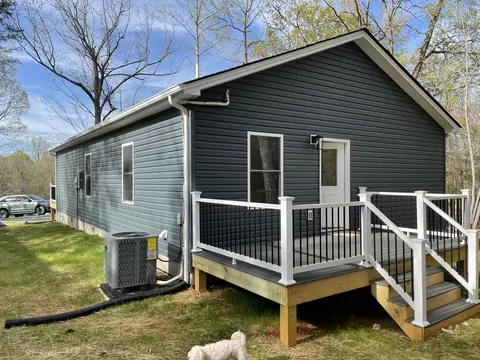 1063 Precinct Pl, Huddleston, VA 24104