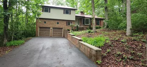 902 White Oak Dr, Covington, VA 24426