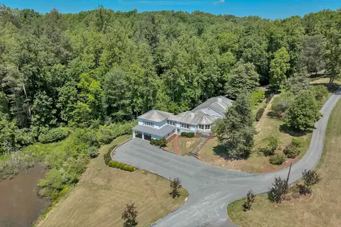 260 Peaceful Valley Ln, Rocky Mount, VA 24151