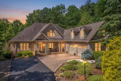 7395 Starlight Ln, Boones Mill, VA 24065