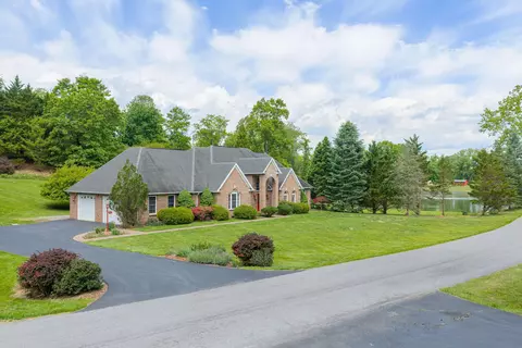 525 Orchard Lake Dr, Daleville, VA 24083