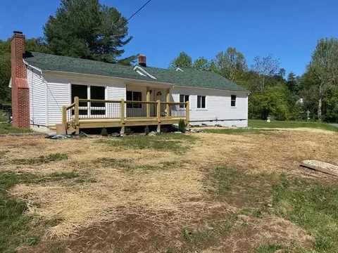 6717 Dawnwood Rd, Roanoke, VA 24018