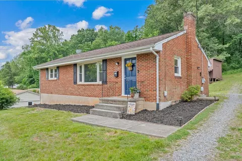 724 Vine St, Bedford, VA 24523