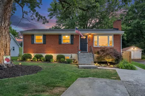950 Palmer Ave, Salem, VA 24153