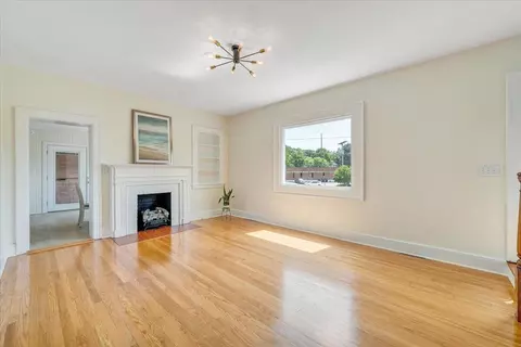 Living - 3116 Spring Rd SW, Roanoke, VA 24015 photo 2 of 4