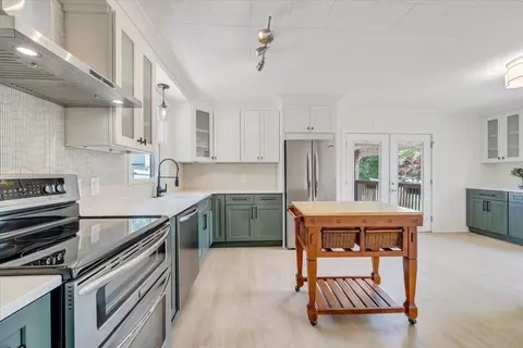 Kitchen - 3116 Spring Rd SW, Roanoke, VA 24015 photo 2 of 3