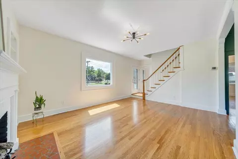 Living - 3116 Spring Rd SW, Roanoke, VA 24015 photo 1 of 4