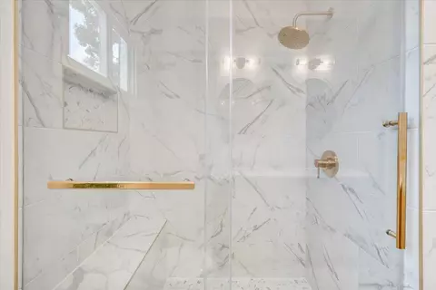 Bath - 3116 Spring Rd SW, Roanoke, VA 24015 photo 5 of 5