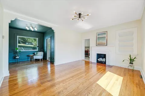 Living - 3116 Spring Rd SW, Roanoke, VA 24015 photo 3 of 4