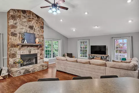 677 Deerfield Rd, Troutville, VA 24175
