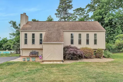 7144 Deerwood Rd, Roanoke, VA 24019