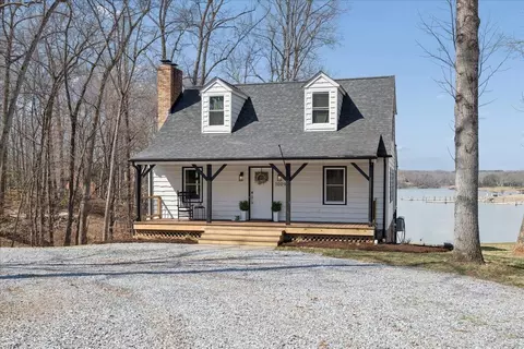 1009 Guardian Cir, Huddleston, VA 24104