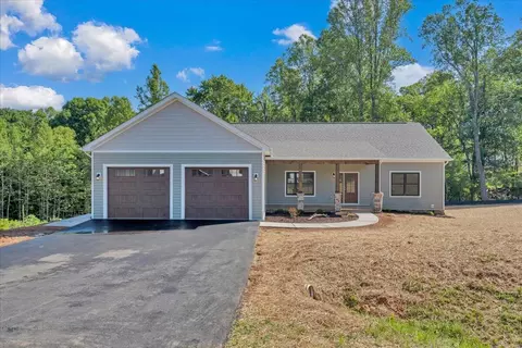 310 Windsor Castle Dr, Moneta, VA 24121