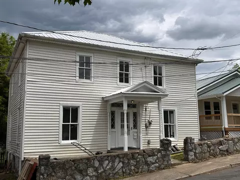 114 E Henry St, Lexington, VA 24450