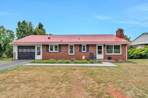 90 Ann Sink St, Rocky Mount, VA 24151