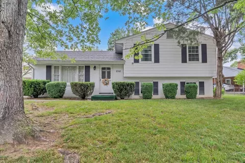 2747 Embassy Dr, Roanoke, VA 24019
