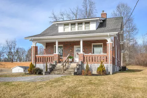 132 Christiansburg NE, Floyd, VA 24091