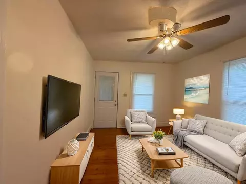 Living - 711 Central Ave, Salem, VA 24153 photo 1 of 2