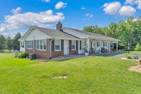 3226 Rakes Rd, Rocky Mount, VA 24151