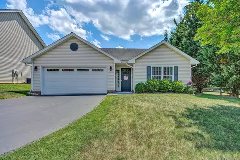 2605 Queens Way, Vinton, VA 24179