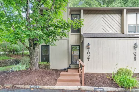 7027 Oak Ct, Roanoke, VA 24018