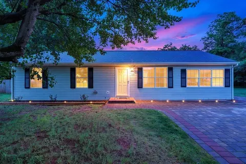 813 Orlando Ct, Roanoke, VA 24019