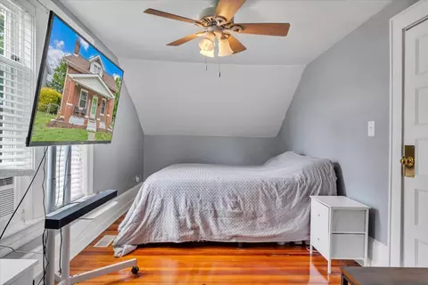 Bedroom - 331 Bowman St, Vinton, VA 24179 photo 2 of 2
