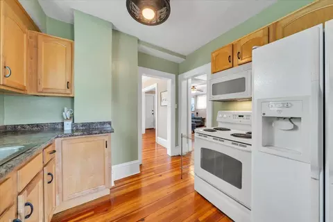 Kitchen - 331 Bowman St, Vinton, VA 24179 photo 3 of 4