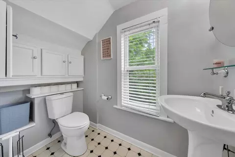 Bath - 331 Bowman St, Vinton, VA 24179 photo 2 of 2
