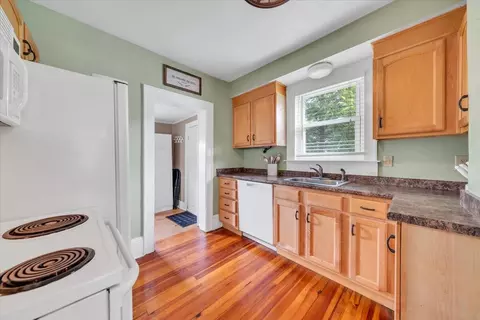 Kitchen - 331 Bowman St, Vinton, VA 24179 photo 1 of 4