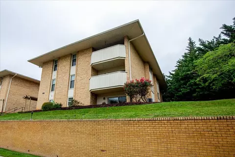 5260 Cross Bow Cir #2B, Roanoke, VA 24018