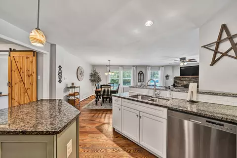 Kitchen - 1040 Old Station Loop, Hardy, VA 24101 photo 4 of 5