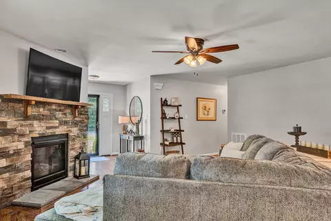 Living - 1040 Old Station Loop, Hardy, VA 24101 photo 2 of 3