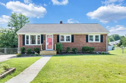 301 Lynn Haven Cir, Vinton, VA 24179