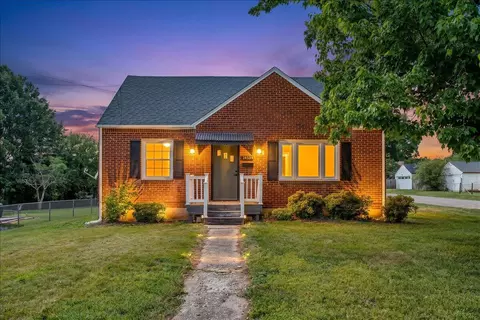 2438 Churchill Dr NW, Roanoke, VA 24012