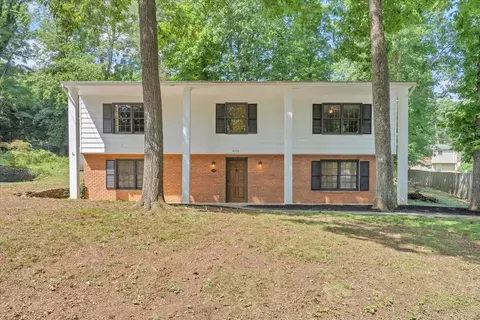 2750 White Pelican Ln, Roanoke, VA 24018