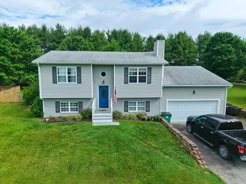 1460 Westview Dr, Christiansburg, VA 24073