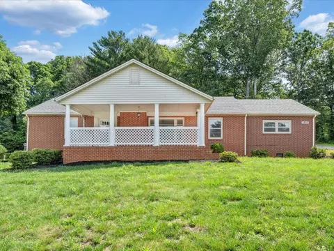 3202 Daniels Creek Rd, Martinsville, VA 24112