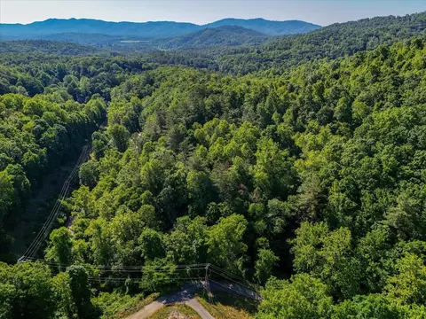 7127 Cotton Hill Rd, Roanoke, VA 24018