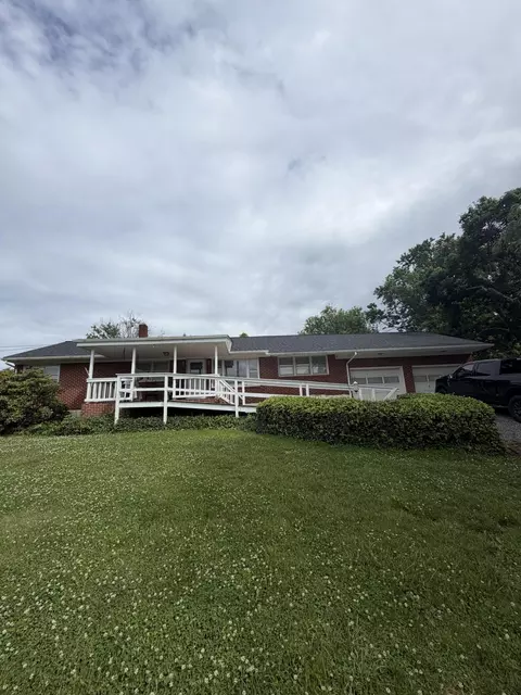 360384 Rogers Ln, Cloverdale, VA 24077