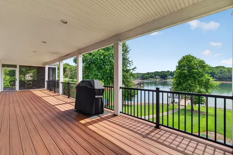 Exterior - 104 St Christopher Ct, Moneta, VA 24121 photo 5 of 13