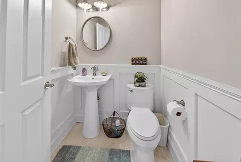 Bath - 104 St Christopher Ct, Moneta, VA 24121 photo 5 of 8
