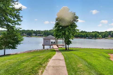 Exterior - 104 St Christopher Ct, Moneta, VA 24121 photo 8 of 13