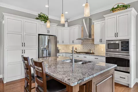 Kitchen - 104 St Christopher Ct, Moneta, VA 24121 photo 2 of 4