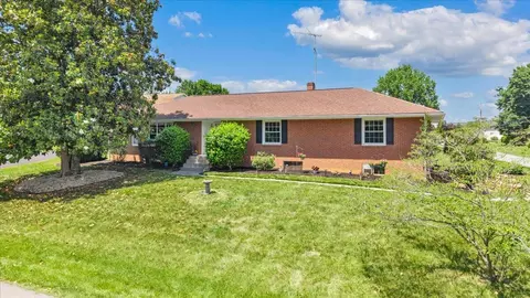 2124 Bridle Ln, Roanoke, VA 24018