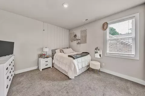 Bedroom - 2750 Mcvitty Rd, Roanoke, VA 24018 photo 3 of 7